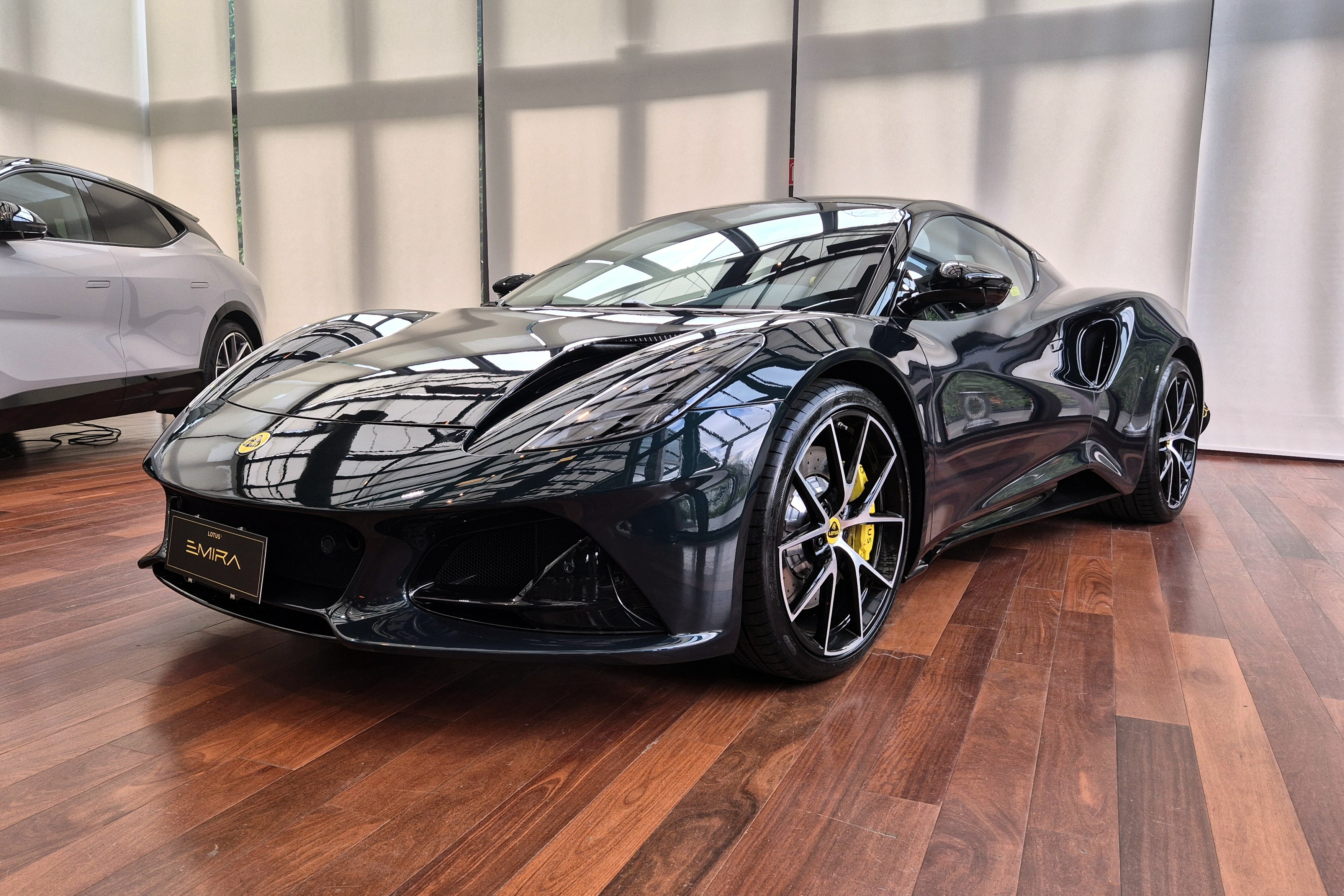 Lotus Emira (1)