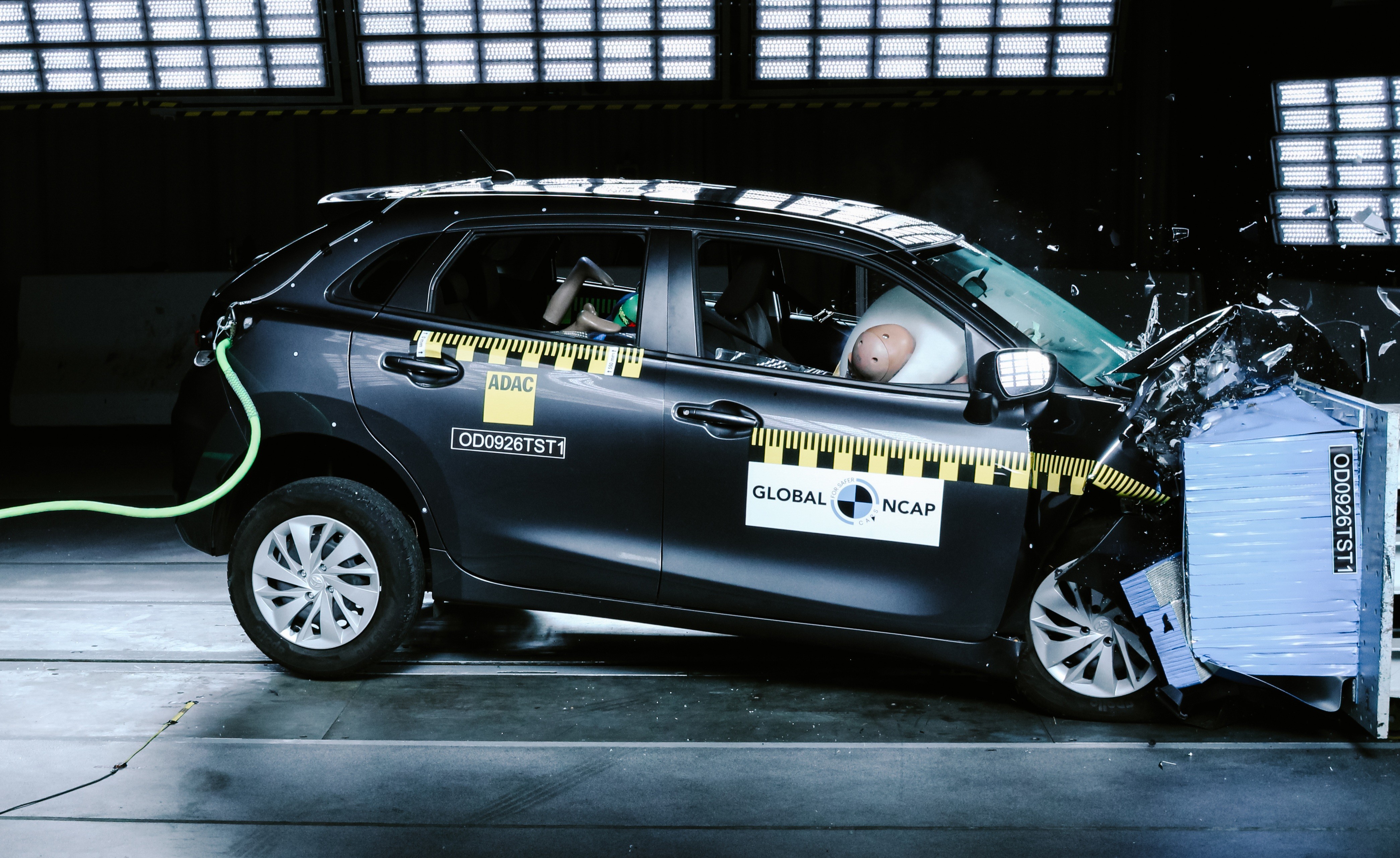 Teste de colis&atilde;o do Toyota Starlet