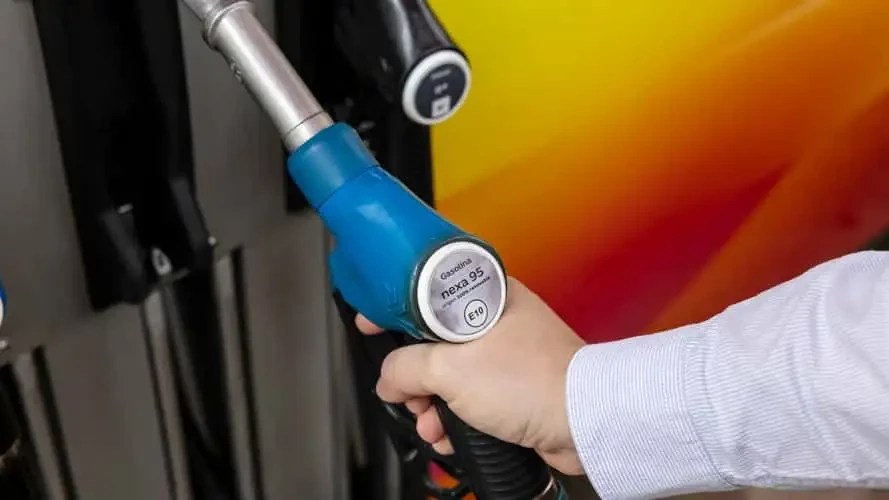 Toyota e BMW testam gasolina renovável que reduz emissões em 70%