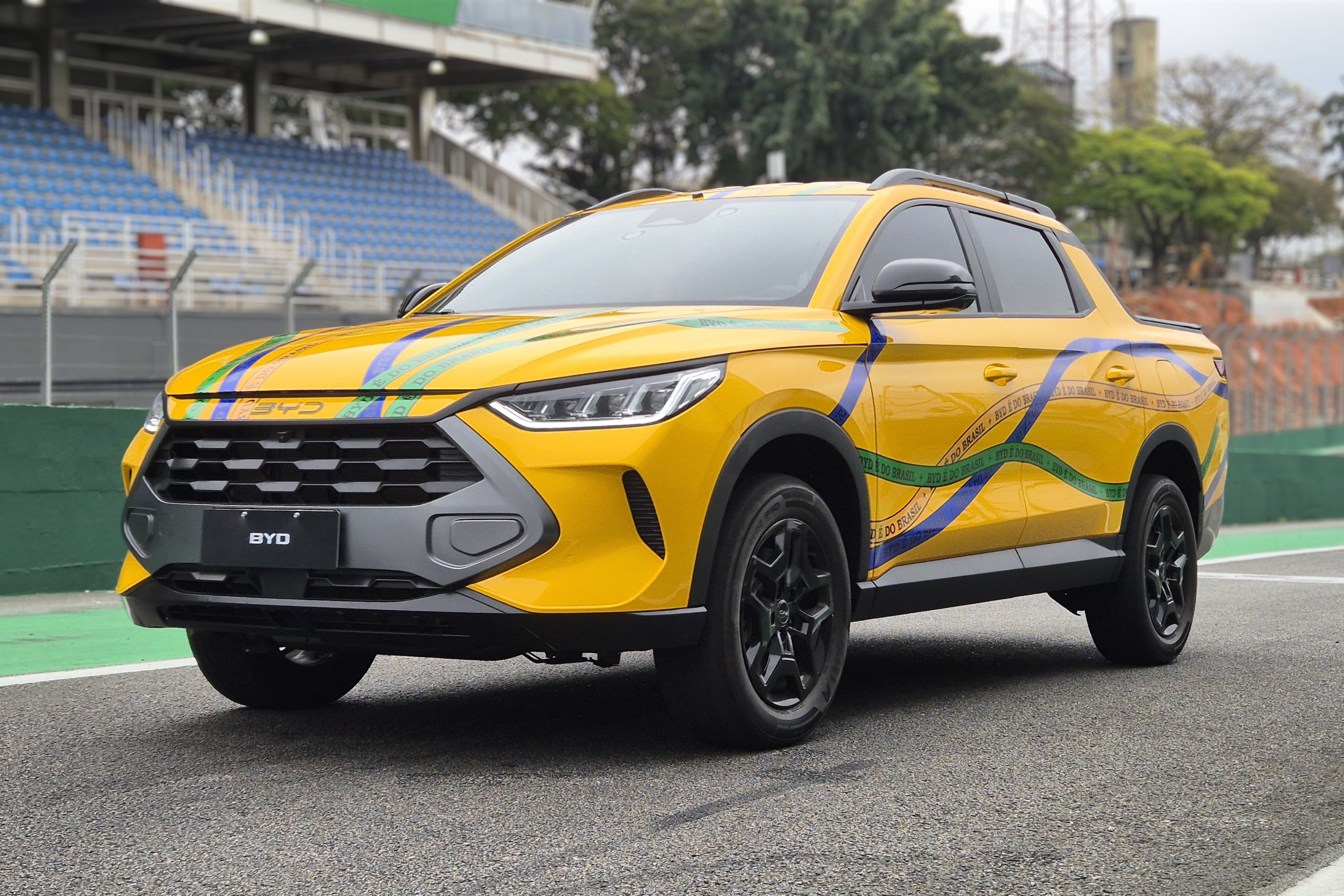 Já dirigimos: BYD Mako mostra onde supera e onde é superada pela Fiat Toro