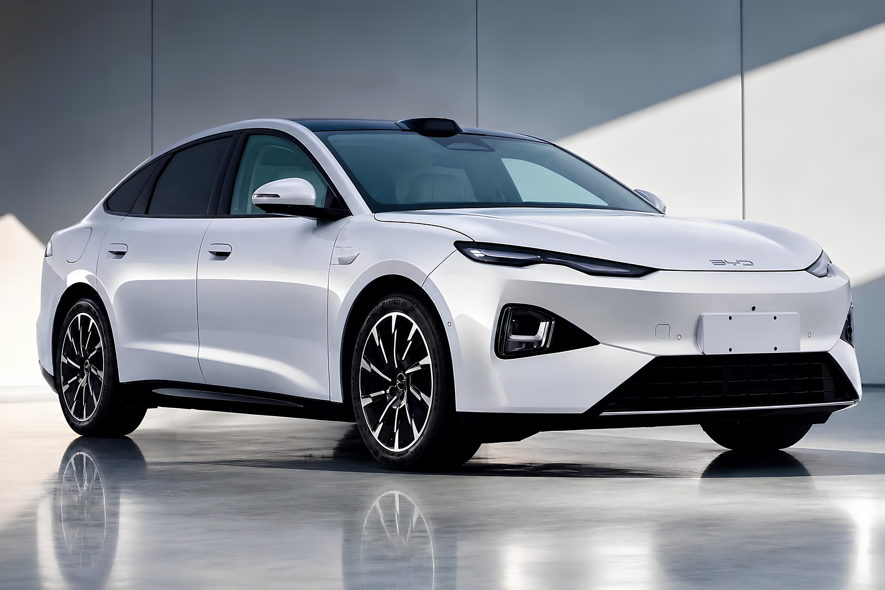Novo BYD Seal 07 é conservador no desenho, mas supera os 700 km de autonomia