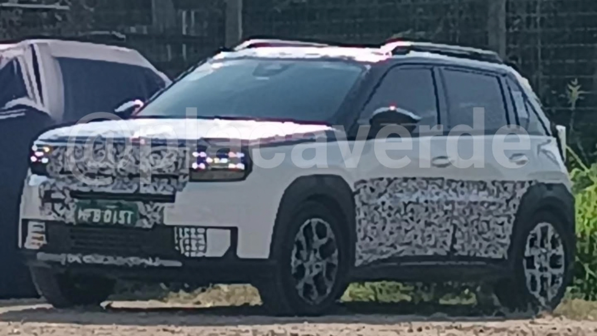 Fiat Argo X aparece com pouca camuflagem e confirma semelhanças com Grande Panda