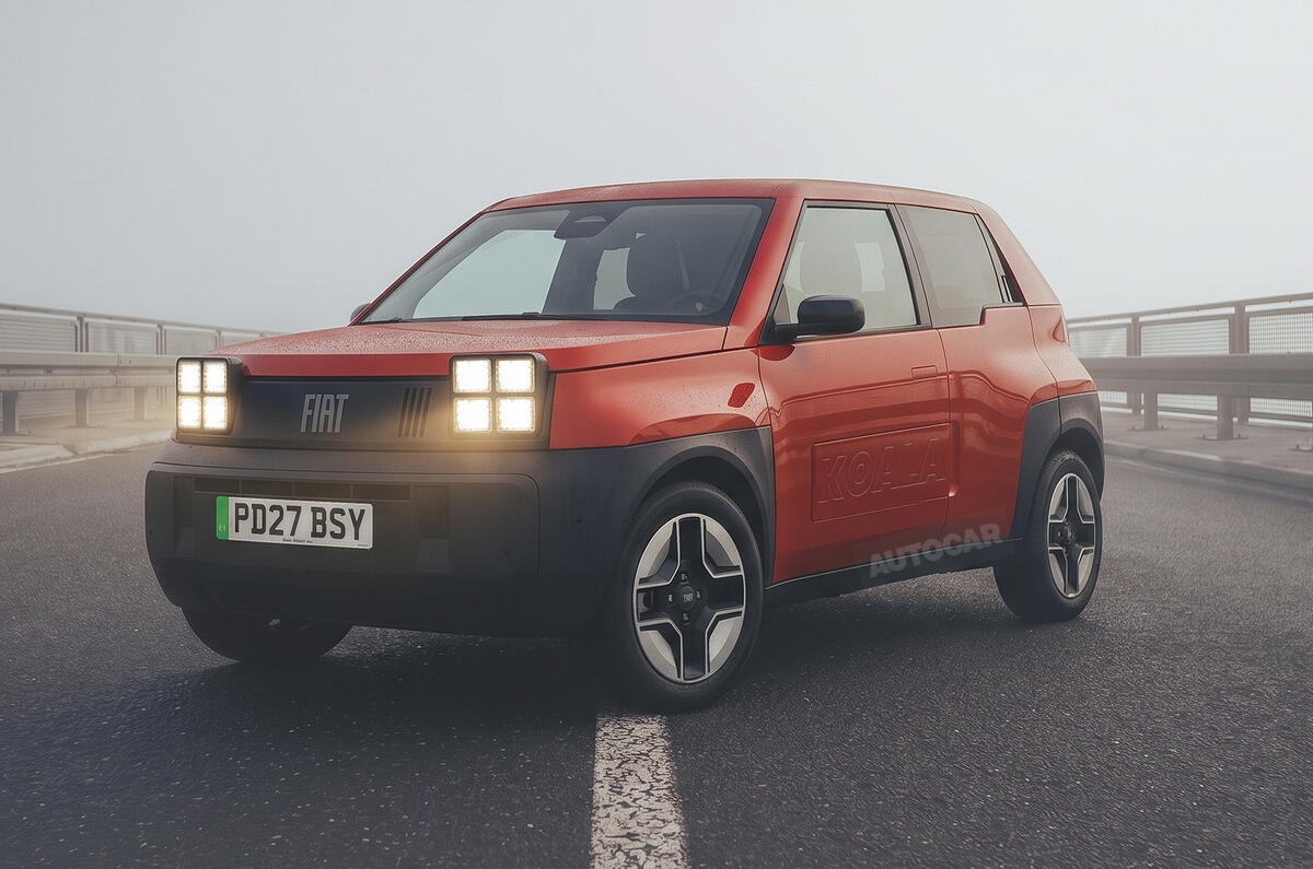 Carro Fiat vermelho com design quadrado e faróis retangulares acesos, parado em uma estrada asfaltada com faixa branca. O veículo possui para-choques e arcos de roda pretos, e rodas com design de quatro raios. Ao fundo, uma ponte e neblina.