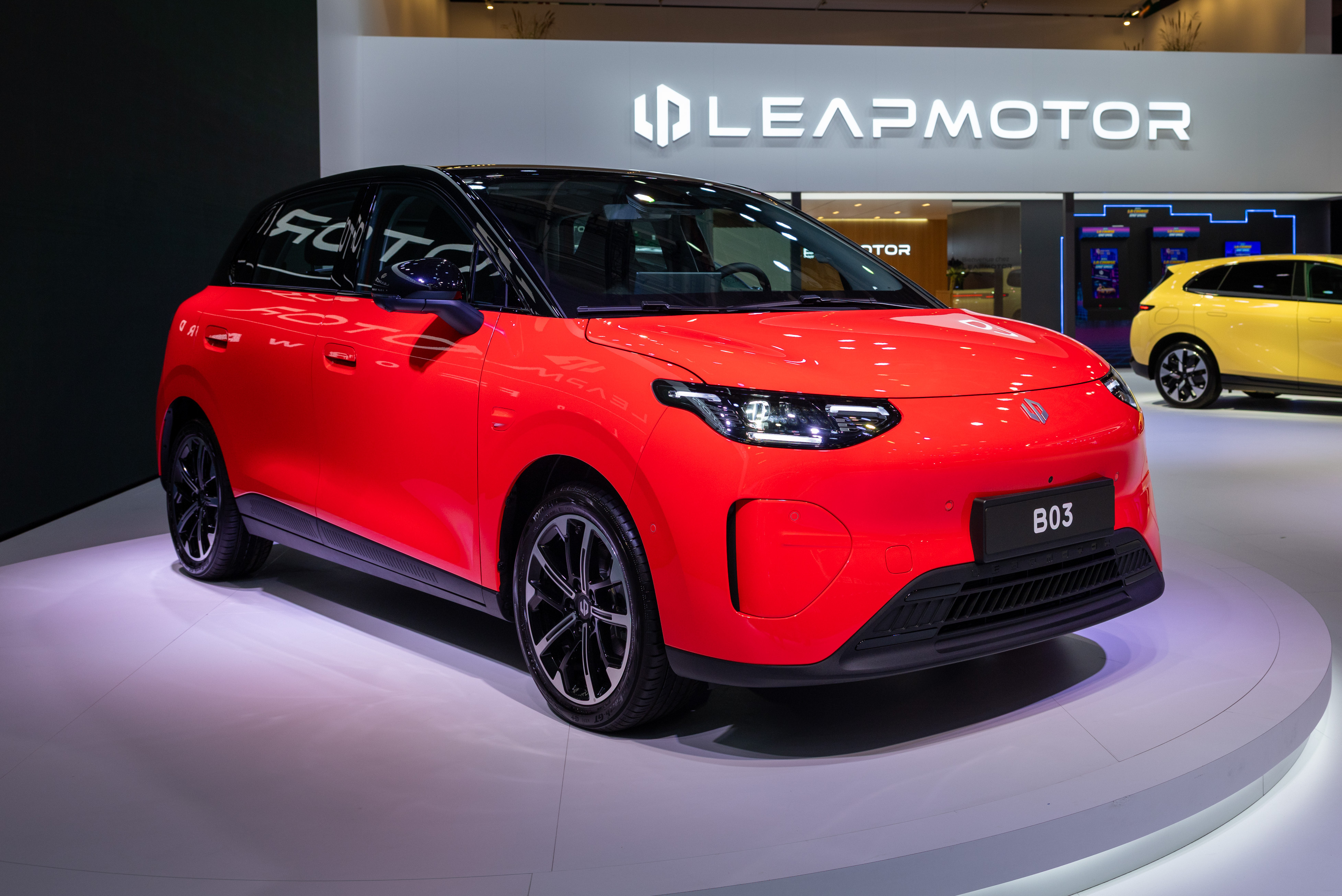 Leapmotor B03 quer incomodar europeus com desempenho de Abarth e recarga mais rápida